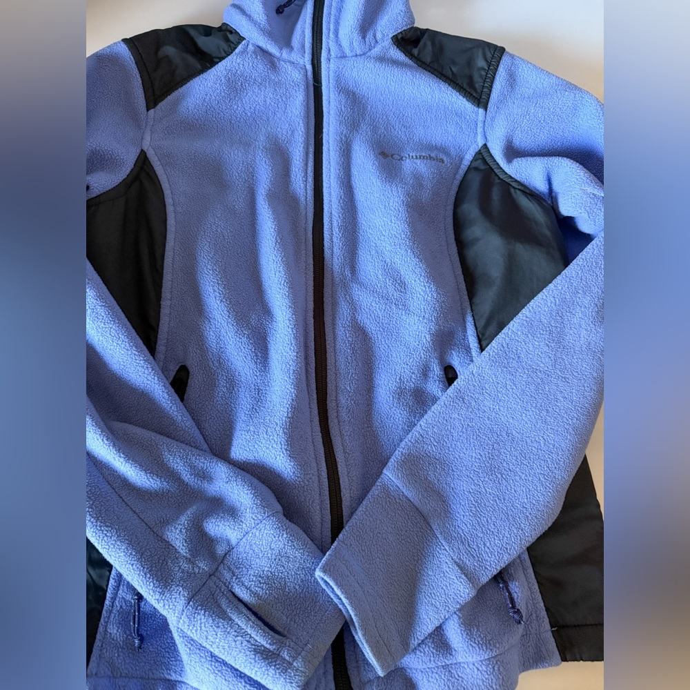 Columbia Two-Tone Blue and Black Fleece Jacket